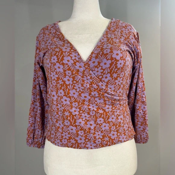 ASOS DESIGN Curve stretch wrap blouse with puff sleeves in retro floral print - Picture 6 of 9